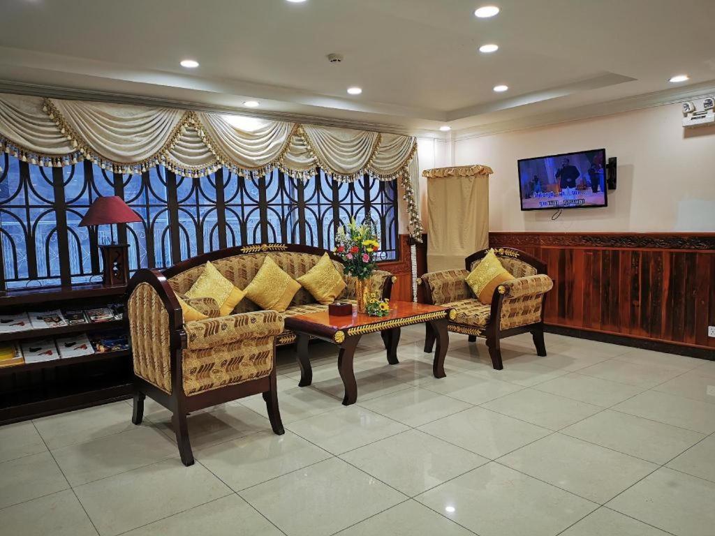 Jun Yue Hotel Пном Пен Екстериор снимка