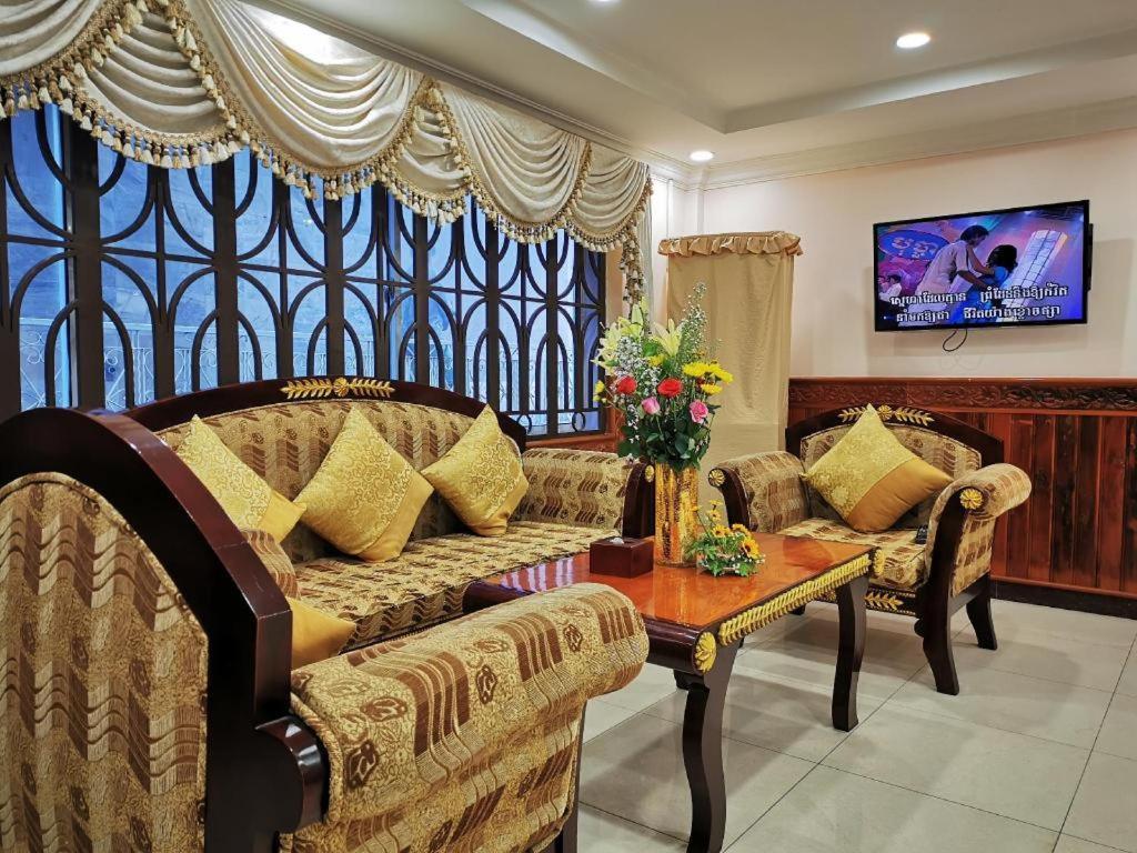 Jun Yue Hotel Пном Пен Екстериор снимка
