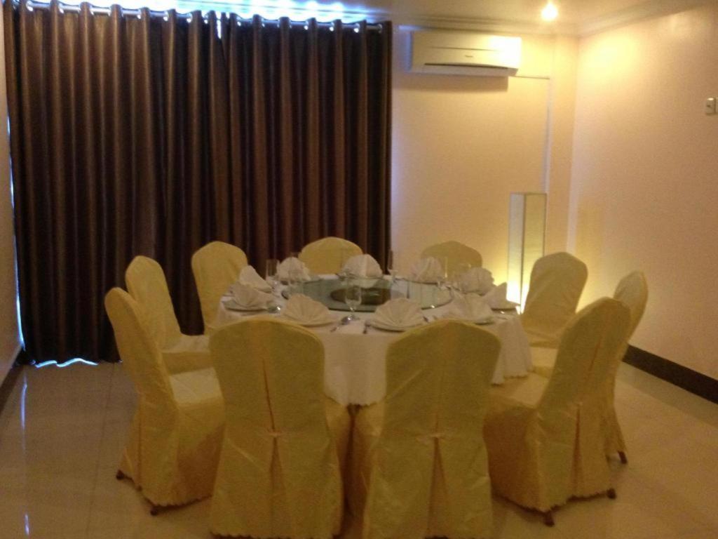 Jun Yue Hotel Пном Пен Екстериор снимка