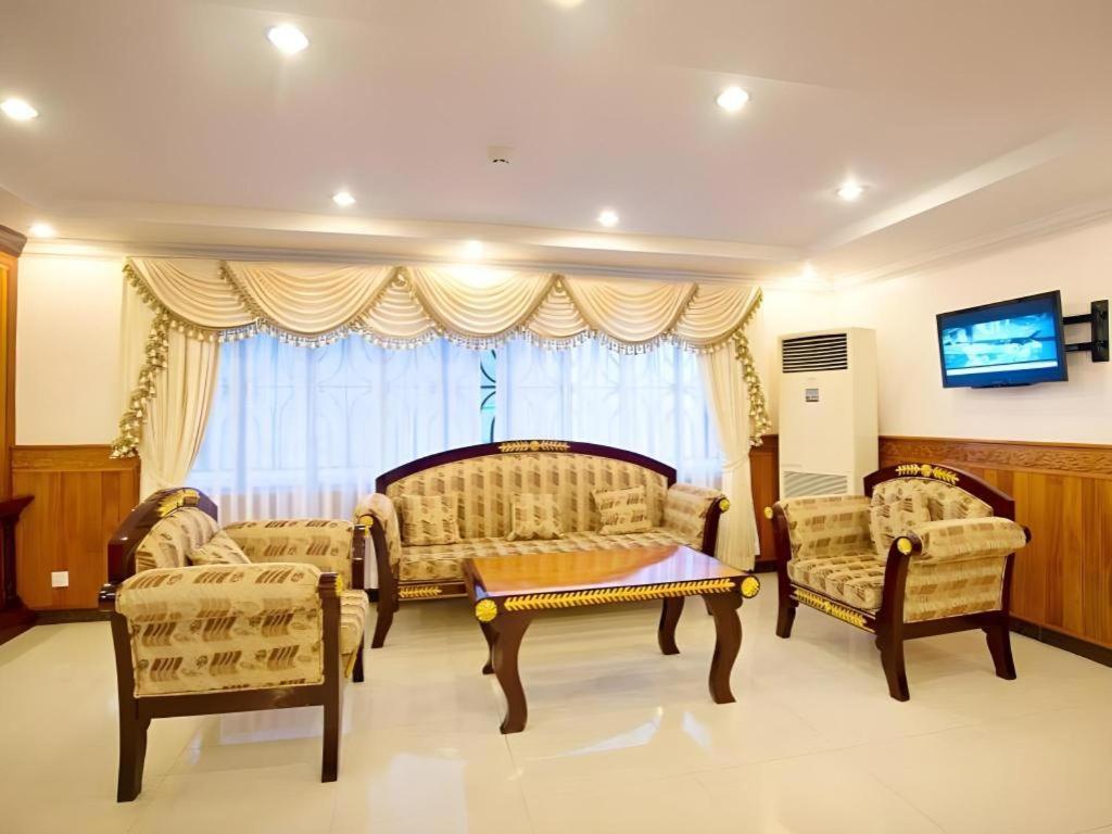 Jun Yue Hotel Пном Пен Екстериор снимка
