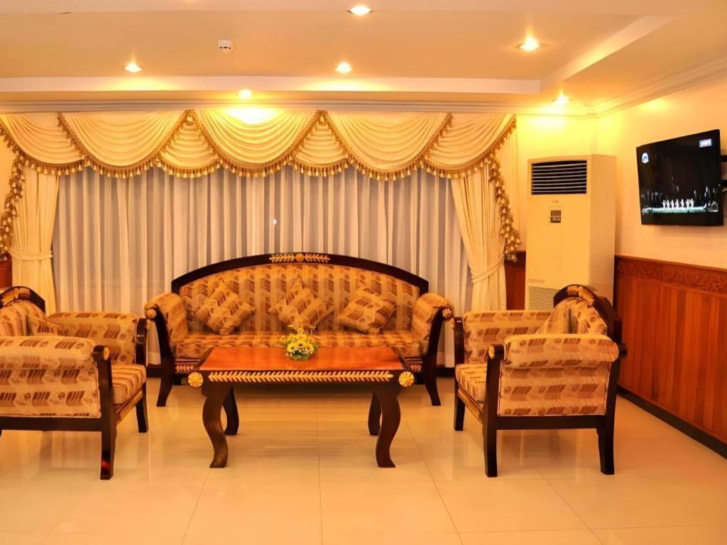 Jun Yue Hotel Пном Пен Екстериор снимка
