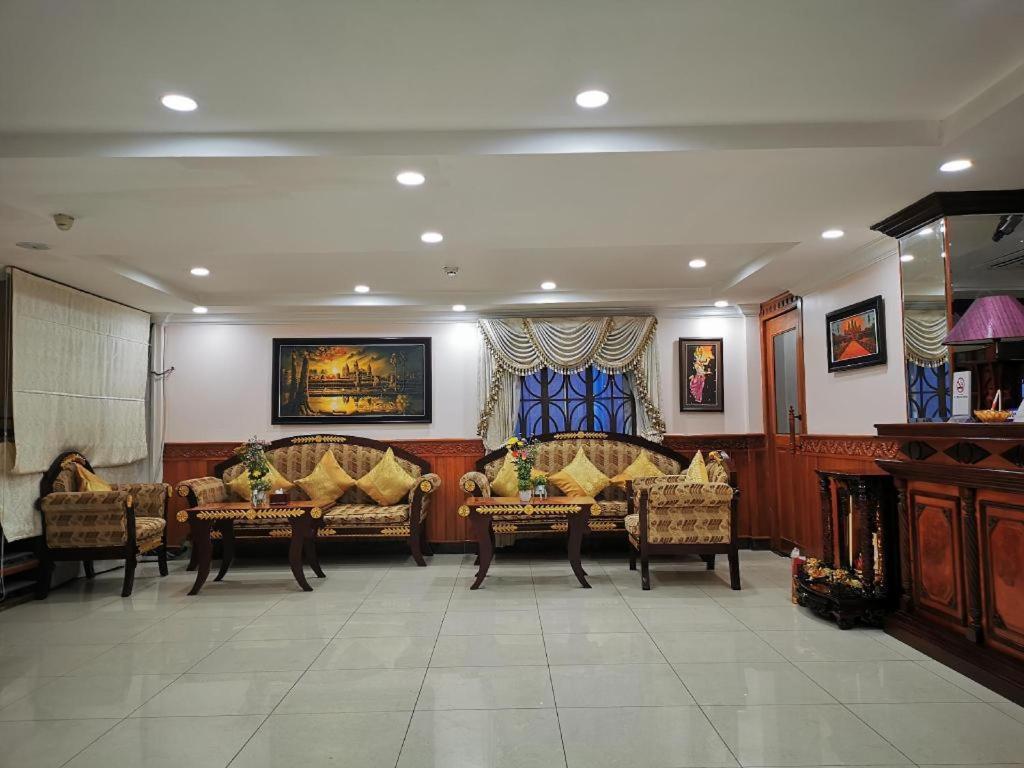 Jun Yue Hotel Пном Пен Екстериор снимка