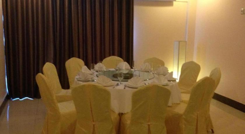 Jun Yue Hotel Пном Пен Екстериор снимка