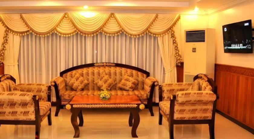 Jun Yue Hotel Пном Пен Екстериор снимка