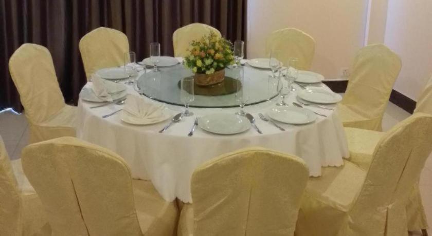 Jun Yue Hotel Пном Пен Екстериор снимка