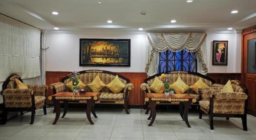 Jun Yue Hotel Пном Пен Екстериор снимка