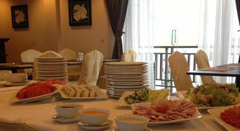 Jun Yue Hotel Пном Пен Екстериор снимка