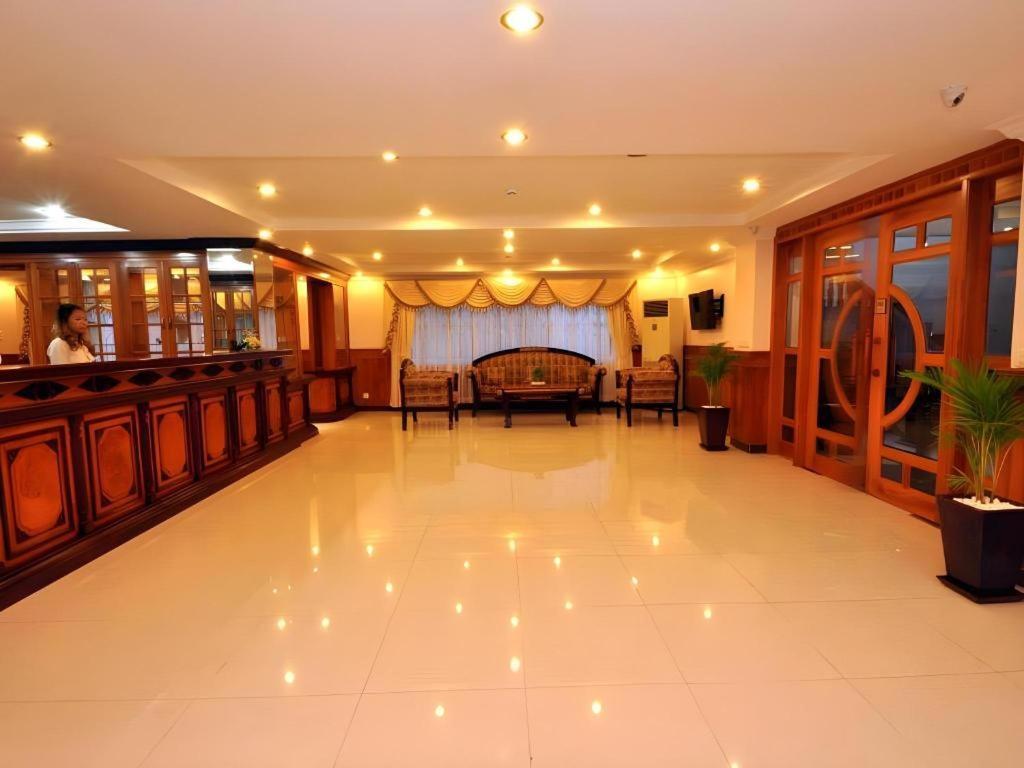 Jun Yue Hotel Пном Пен Екстериор снимка