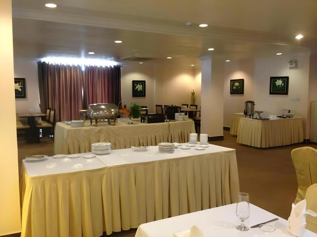 Jun Yue Hotel Пном Пен Екстериор снимка