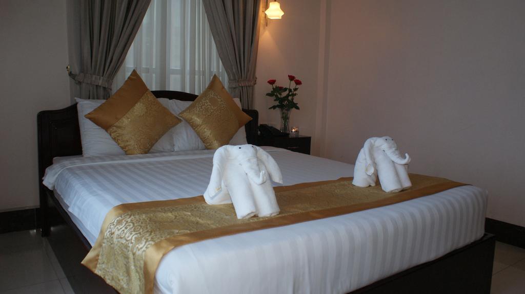 Jun Yue Hotel Пном Пен Екстериор снимка